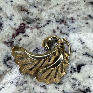 Vintage Ginkgo Leaf Brooch‎ Gold Tone Textured